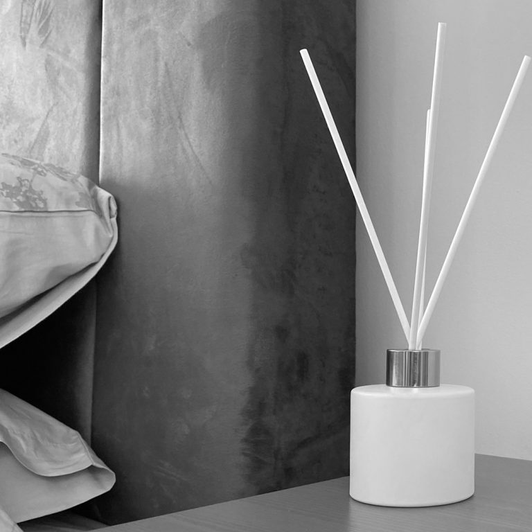 What is the Liquid Inside Reed Diffusers and is it Poisonous? Buy Britain